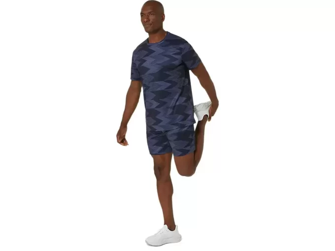 SÆSONBELØB MED 7-TOMMERS SHORTS MED HELPRINT SÆSONBELØB MED 7-TOMMERS SHORTS MED HELPRINT