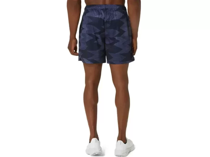 SÆSONBELØB MED 7-TOMMERS SHORTS MED HELPRINT SÆSONBELØB MED 7-TOMMERS SHORTS MED HELPRINT