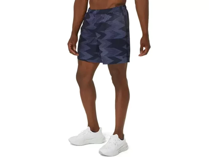SÆSONBELØB MED 7-TOMMERS SHORTS MED HELPRINT SÆSONBELØB MED 7-TOMMERS SHORTS MED HELPRINT