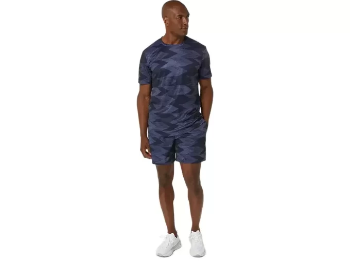 SÆSONBELØB MED 7-TOMMERS SHORTS MED HELPRINT SÆSONBELØB MED 7-TOMMERS SHORTS MED HELPRINT