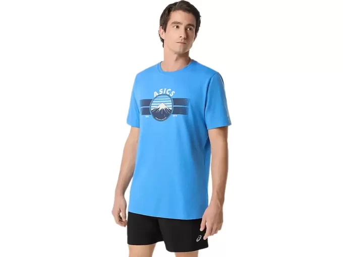 UNISEX ASICS EST. 1977 MOUNTAIN T-SHIRT UNISEX ASICS EST. 1977 MOUNTAIN T-SHIRT