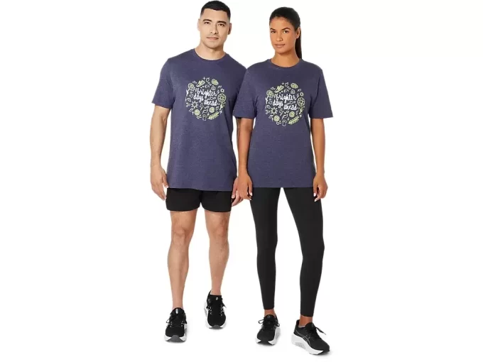 UNISEX ASICS LYSERE DAGE FORUDE KORTÆRMET T-SHIRT UNISEX ASICS LYSERE DAGE FORUDE KORTÆRMET T-SHIRT