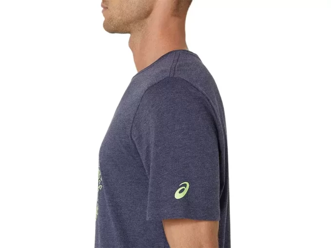 UNISEX ASICS LYSERE DAGE FORUDE KORTÆRMET T-SHIRT UNISEX ASICS LYSERE DAGE FORUDE KORTÆRMET T-SHIRT