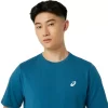 UNISEX ASICS T-SHIRT MED DAISY-PRINT PÅ BAGSIDEN OG KORTÆRMET UNISEX ASICS T-SHIRT MED DAISY-PRINT PÅ BAGSIDEN OG KORTÆRMET